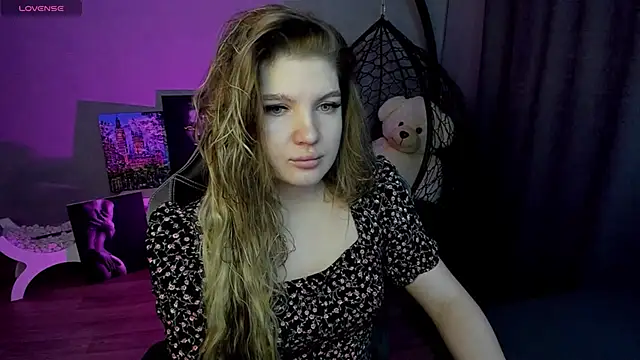 Snapshot of lily_williamss chatting on January 22, 12:48 am lily williamss online show from January 22, 12:48 am