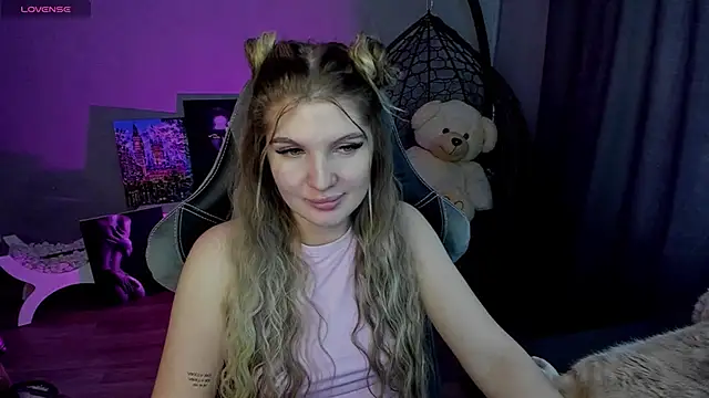 Snapshot of lily_williamss chatting on January 23, 6:06 am lily williamss online show from January 23, 6:06 am