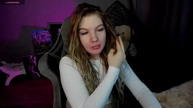 Snapshot of lily_williamss chatting on January 24, 12:31 am lily williamss online show from January 24, 12:31 am