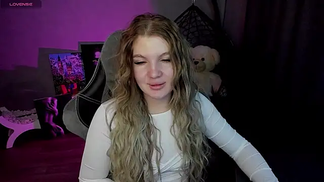 Snapshot of lily_williamss chatting on January 28, 12:26 am lily williamss online show from January 28, 12:26 am