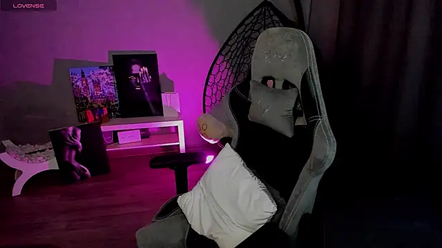 Snapshot of lily_williamss chatting on January 29, 3:01 am lily williamss online show from January 29, 3:01 am