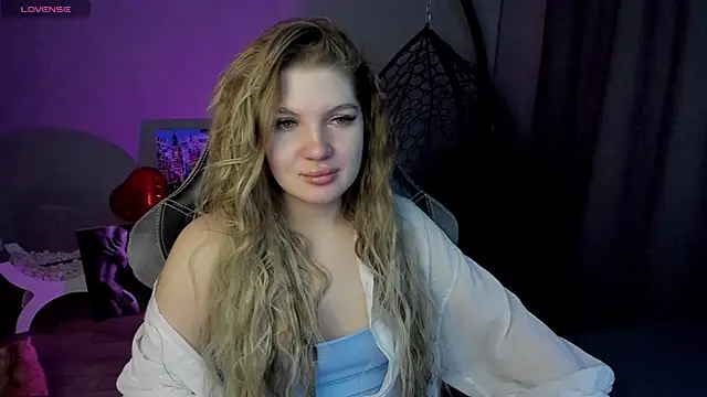 Snapshot of lily_williamss chatting on February 6, 12:11 am lily williamss online show from February 6, 12:11 am