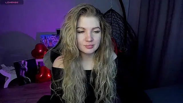 Snapshot of lily_williamss chatting on February 9, 12:17 am lily williamss online show from February 9, 12:17 am