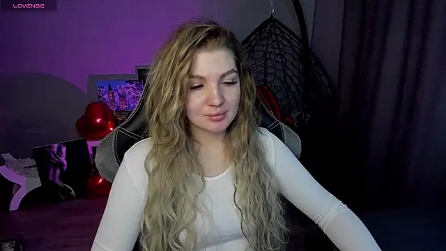 Snapshot of lily_williamss chatting on February 9, 3:22 am lily williamss online show from February 9, 3:22 am