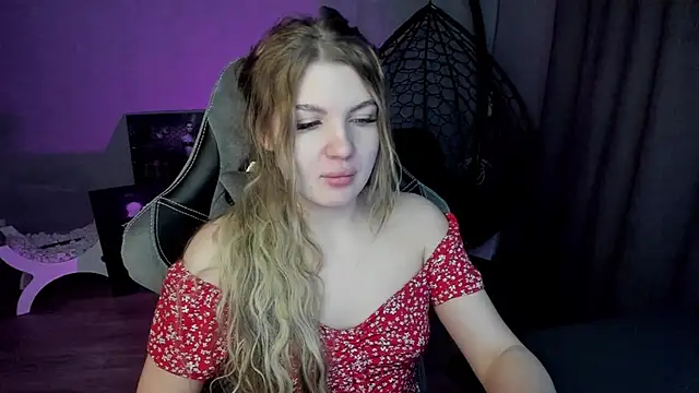 Snapshot of lily_williamss chatting on March 13, 12:05 am lily williamss online show from March 13, 12:05 am