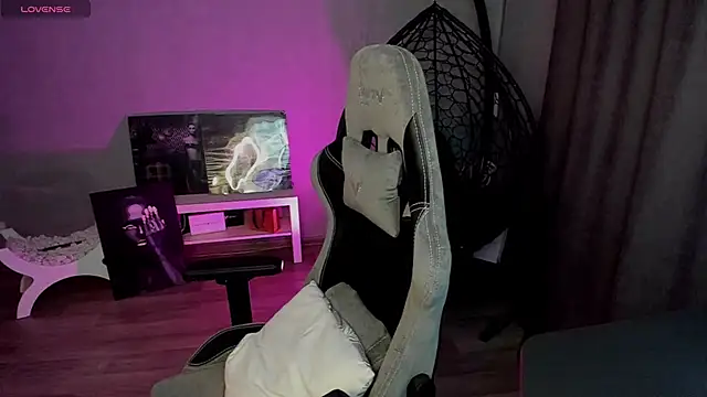 Snapshot of lily_williamss chatting on March 14, 1:05 am lily williamss online show from March 14, 1:05 am