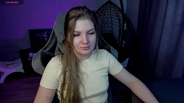 Snapshot of lily_williamss chatting on March 15, 6:36 am lily williamss online show from March 15, 6:36 am