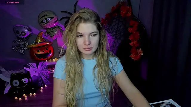 Snapshot of lily_williamss chatting on October 12, 12:20 am lily williamss online show from October 12, 12:20 am