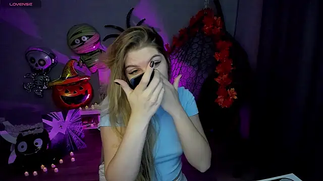 Snapshot of lily_williamss chatting on October 14, 12:44 am lily williamss online show from October 14, 12:44 am