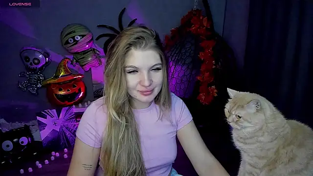 Snapshot of lily_williamss chatting on October 17, 12:36 am lily williamss online show from October 17, 12:36 am