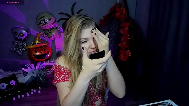 Snapshot of lily_williamss chatting on October 18, 12:24 am lily williamss online show from October 18, 12:24 am