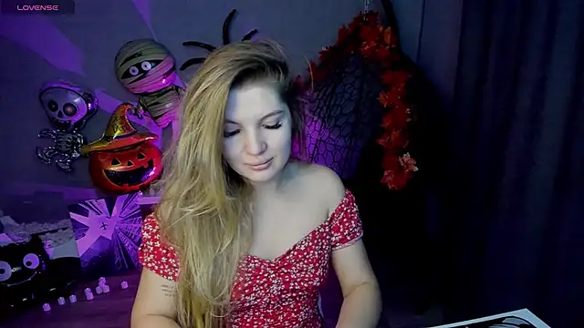 Snapshot of lily_williamss chatting on October 23, 12:21 am lily williamss online show from October 23, 12:21 am