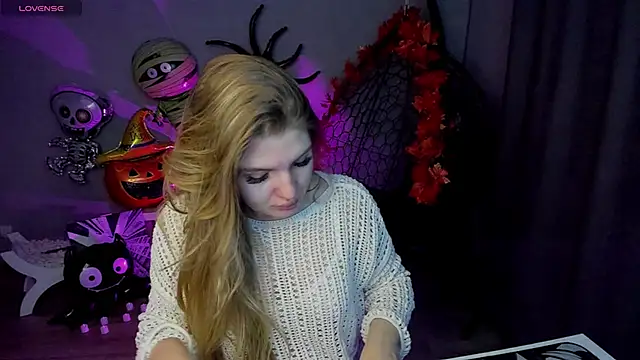 Snapshot of lily_williamss chatting on October 25, 12:29 am lily williamss online show from October 25, 12:29 am