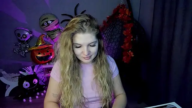 Snapshot of lily_williamss chatting on October 27, 12:15 am lily williamss online show from October 27, 12:15 am