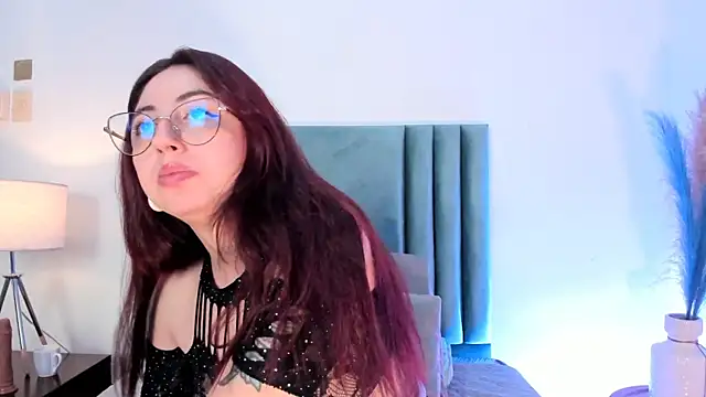 Emilywatsonn online show from February 9, 5:22 pm