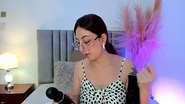 Emilywatsonn online show from February 10, 11:46 am