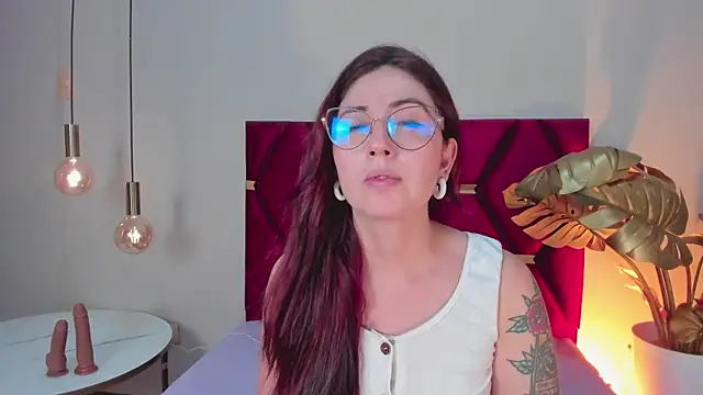 Emilywatsonn online show from March 8, 12:33 am