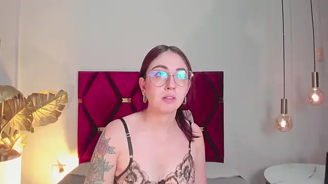 Emilywatsonn online show from September 13, 11:48 pm