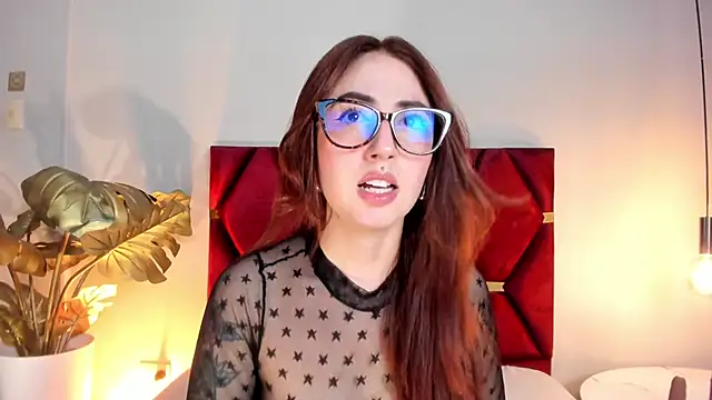 Emilywatsonn online show from October 29, 10:00 pm