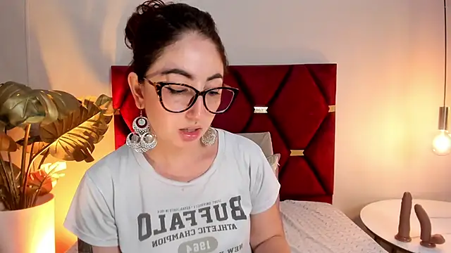 Emilywatsonn online show from November 22, 12:42 am