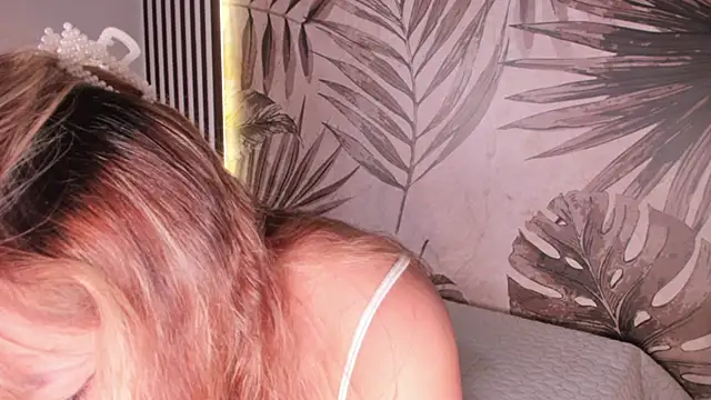 Samaantha-White online show from February 22, 3:25 pm