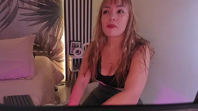 Samaantha-White online show from April 14, 11:49 am