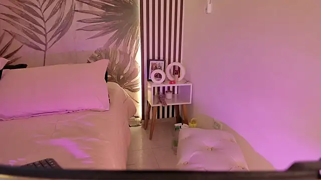 Samaantha-White online show from April 27, 11:30 am