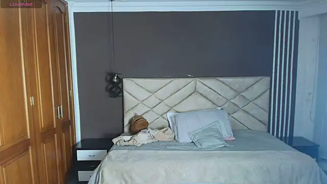 Snapshot of Ambarross chatting on February 17, 7:10 pm Ambarross online show from February 17, 7:10 pm