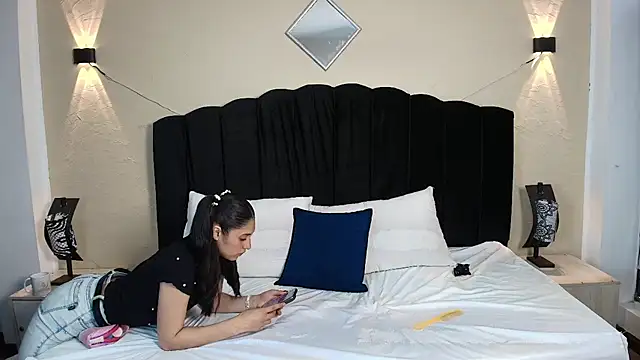 Snapshot of Ambarross chatting on October 13, 8:09 pm Ambarross online show from October 13, 8:09 pm