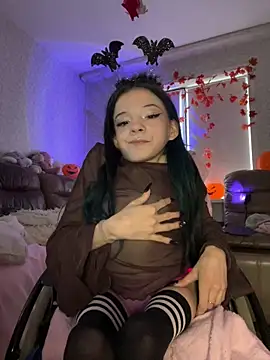 Snapshot of MiniSophiaa chatting on October 27, 8:51 am MiniSophiaa online show from October 27, 8:51 am