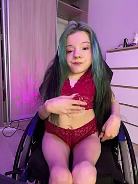 Snapshot of MiniSophiaa chatting on January 11, 8:19 am MiniSophiaa online show from January 11, 8:19 am