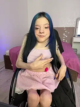 Snapshot of MiniSophiaa chatting on February 9, 9:24 am MiniSophiaa online show from February 9, 9:24 am