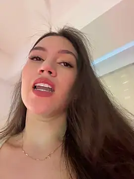 Amelia Rouse online show from April 21, 9:06 pm