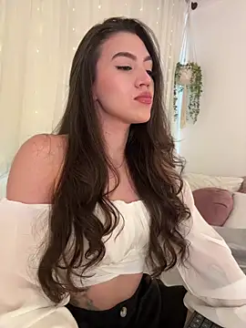 Amelia Rouse online show from May 25, 8:15 pm