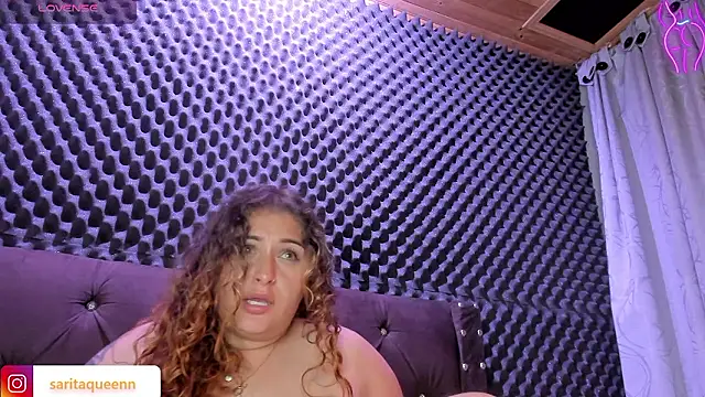 Snapshot of saara_queen_ chatting on December 4, 7:06 am saara queen  online show from December 4, 7:06 am