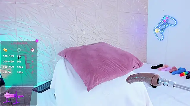 ashley nicoll online show from January 28, 1:27 pm