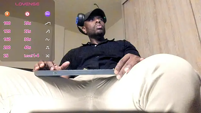 Snapshot of thomas_santtos1 chatting on July 28, 2:13 pm thomas santtos1 online show from July 28, 2:13 pm