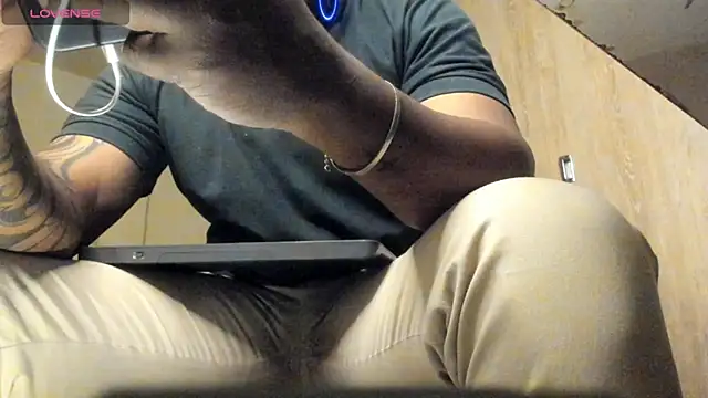 Snapshot of thomas_santtos1 chatting on August 2, 2:21 am thomas santtos1 online show from August 2, 2:21 am