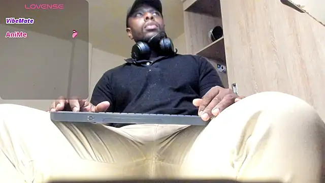 Snapshot of thomas_santtos1 chatting on August 4, 1:46 pm thomas santtos1 online show from August 4, 1:46 pm