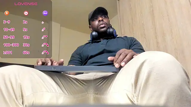 Snapshot of thomas_santtos1 chatting on August 7, 2:52 pm thomas santtos1 online show from August 7, 2:52 pm