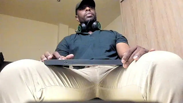 Snapshot of thomas_santtos1 chatting on August 8, 3:03 pm thomas santtos1 online show from August 8, 3:03 pm