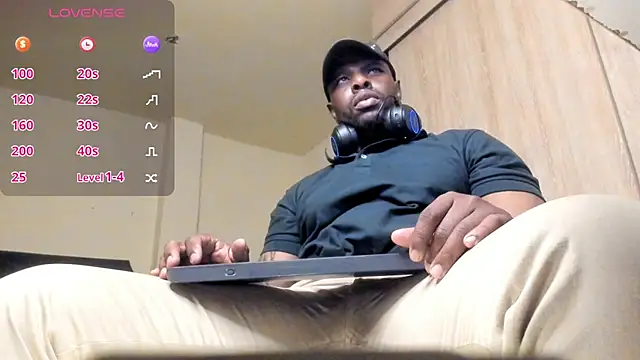 Snapshot of thomas_santtos1 chatting on August 9, 3:08 am thomas santtos1 online show from August 9, 3:08 am
