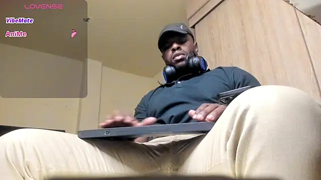 Snapshot of thomas_santtos1 chatting on August 9, 3:23 am thomas santtos1 online show from August 9, 3:23 am