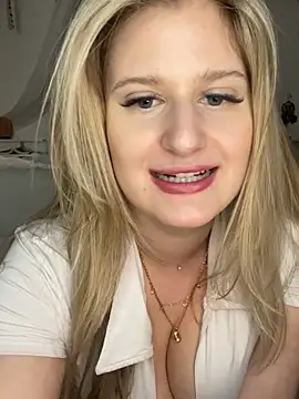 Snapshot of Busty-Ellie chatting on February 23, 1:21 pm Busty-Ellie online show from February 23, 1:21 pm