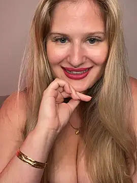 Snapshot of Busty-Ellie chatting on June 13, 5:44 pm Busty-Ellie online show from June 13, 5:44 pm
