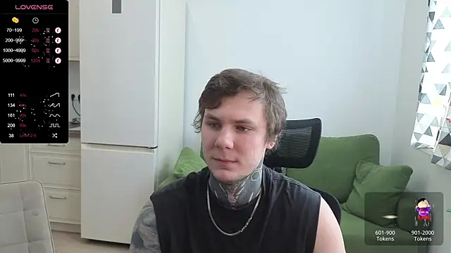 Snapshot of Lechery_boy chatting on April 17, 8:28 am Lechery boy online show from April 17, 8:28 am