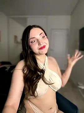 HoneySweetBee online show from November 16, 11:10 pm