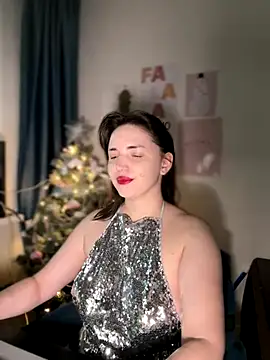 Snapshot of HoneySweetBee chatting on December 20, 7:37 am HoneySweetBee online show from December 20, 7:37 am