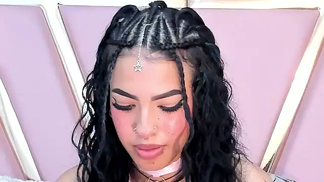 Snapshot of Eva_Benely chatting on December 19, 8:13 am Eva Benely online show from December 19, 8:13 am