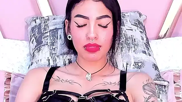 Snapshot of Eva_Benely chatting on January 17, 9:17 am Eva Benely online show from January 17, 9:17 am